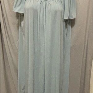 Women's night gown short light blue with floral embroidery neckline sz M